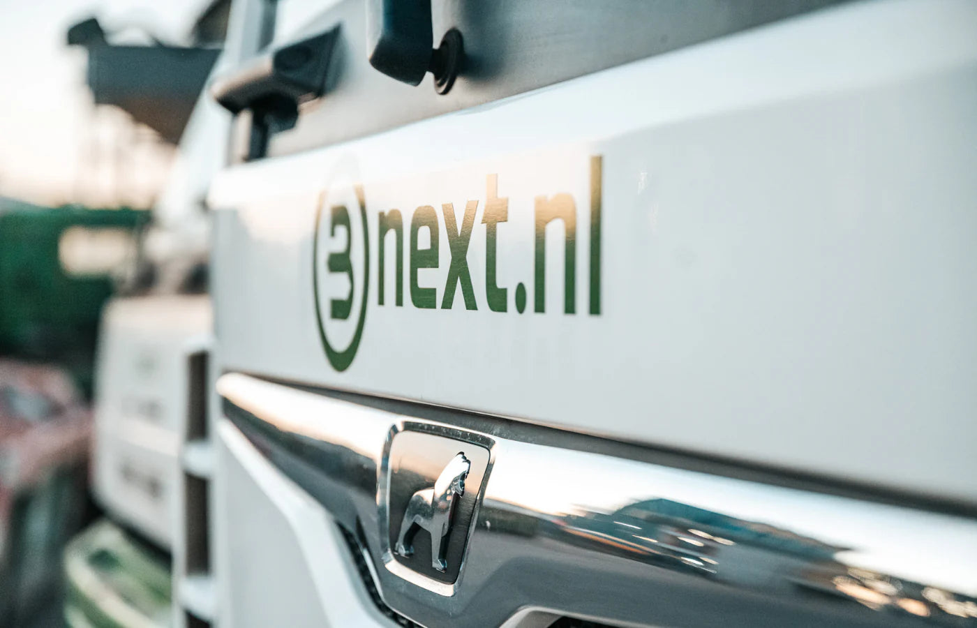 Vrachtwagen voorzien van het Bnext logo